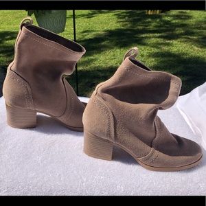 Whit Mountain Bernata Bootie taupe